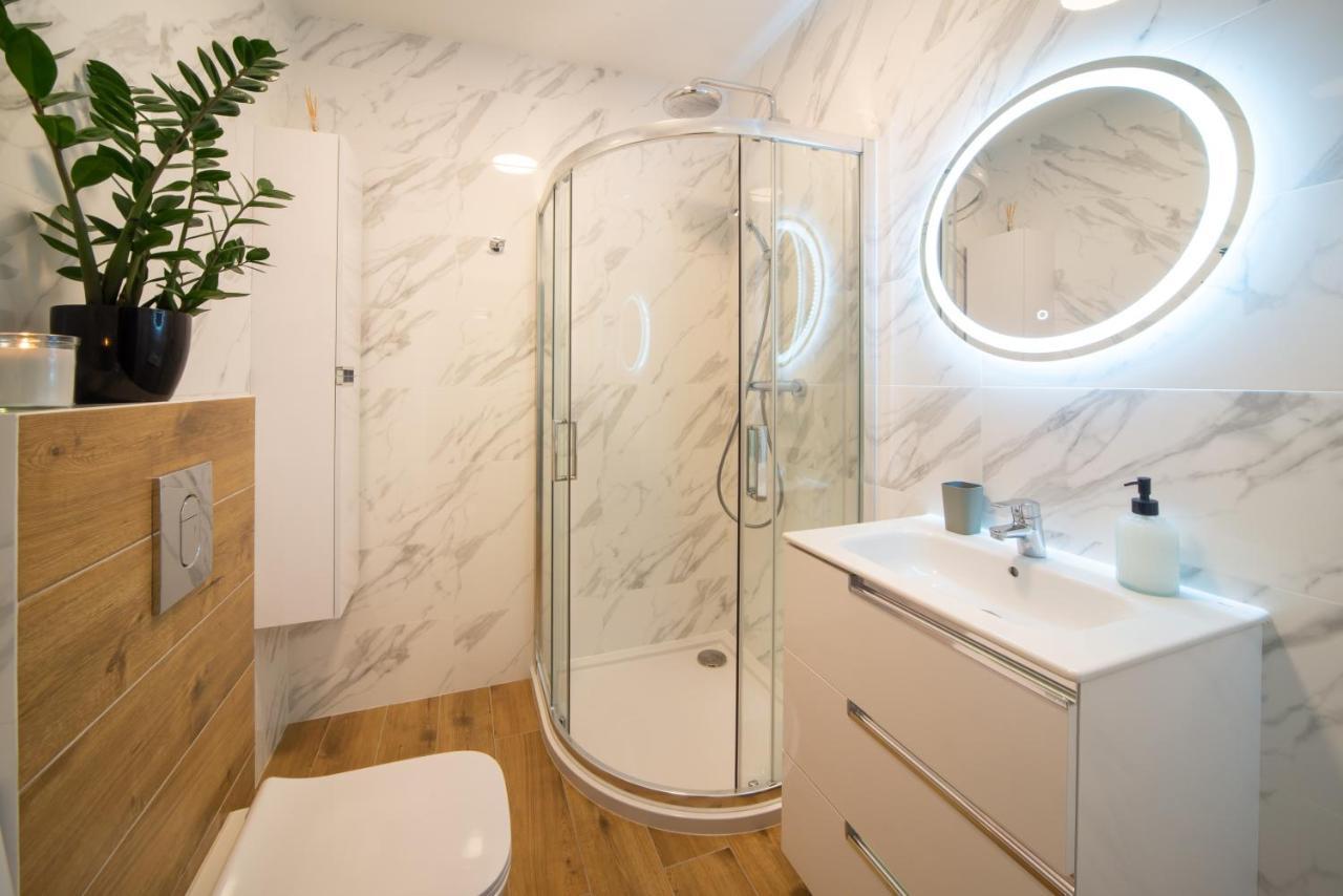 Maya'S Flats & Resorts 49 - Spacious 3 Rooms Apartment In Szafarnia Гданск Екстериор снимка