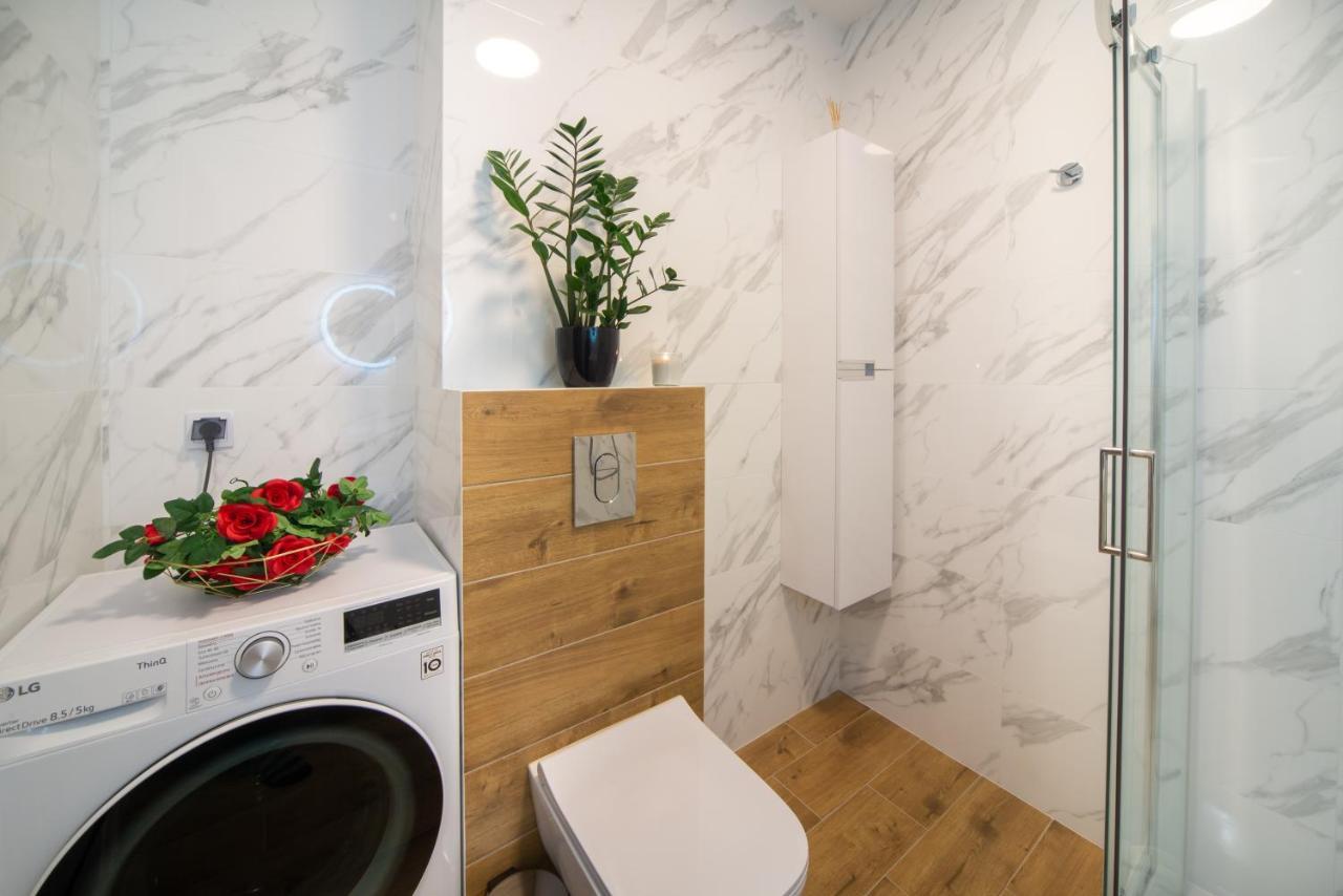 Maya'S Flats & Resorts 49 - Spacious 3 Rooms Apartment In Szafarnia Гданск Екстериор снимка
