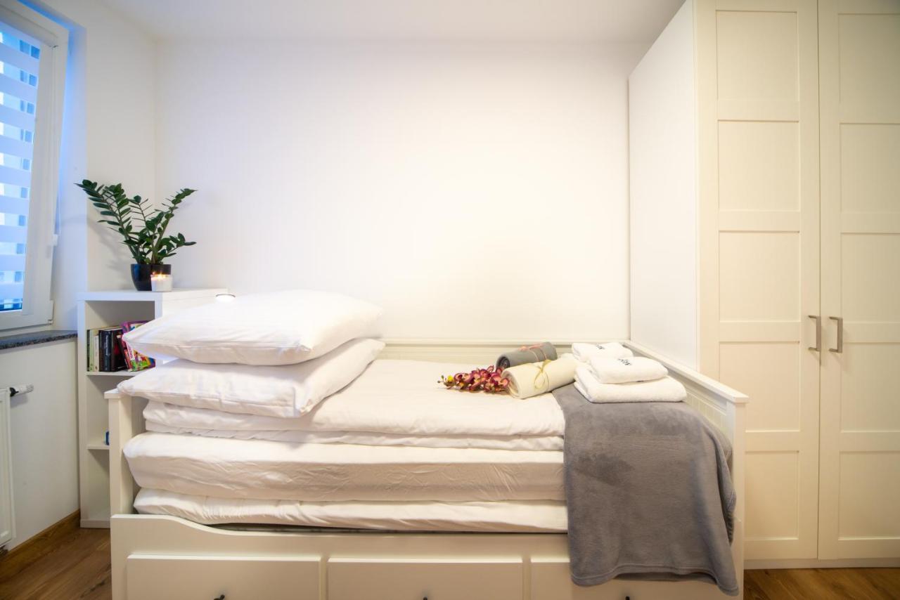 Maya'S Flats & Resorts 49 - Spacious 3 Rooms Apartment In Szafarnia Гданск Екстериор снимка
