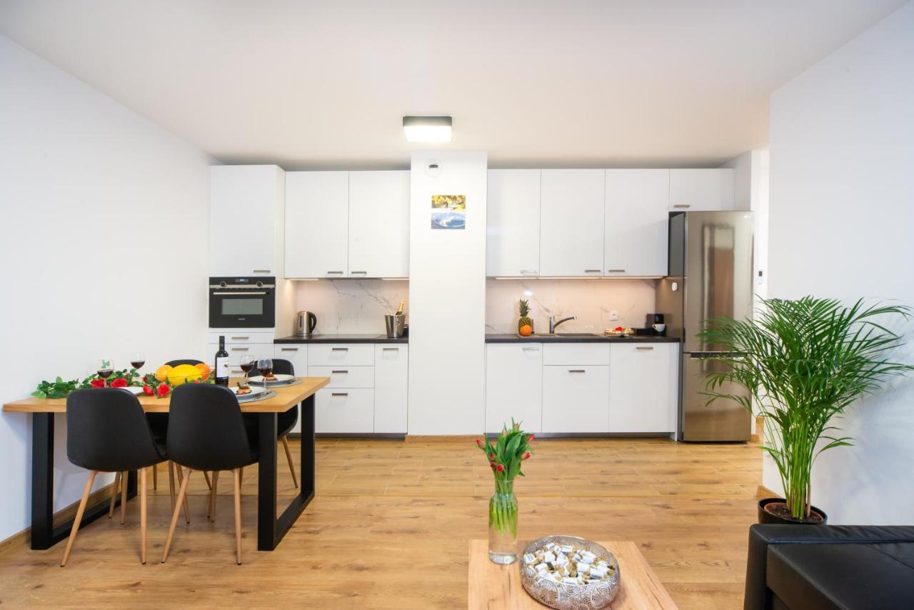 Maya'S Flats & Resorts 49 - Spacious 3 Rooms Apartment In Szafarnia Гданск Екстериор снимка