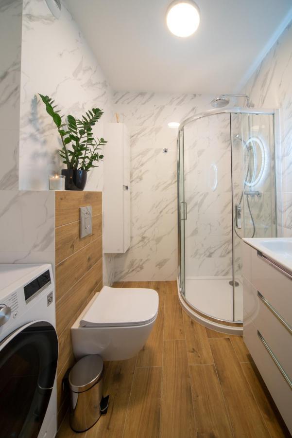 Maya'S Flats & Resorts 49 - Spacious 3 Rooms Apartment In Szafarnia Гданск Екстериор снимка