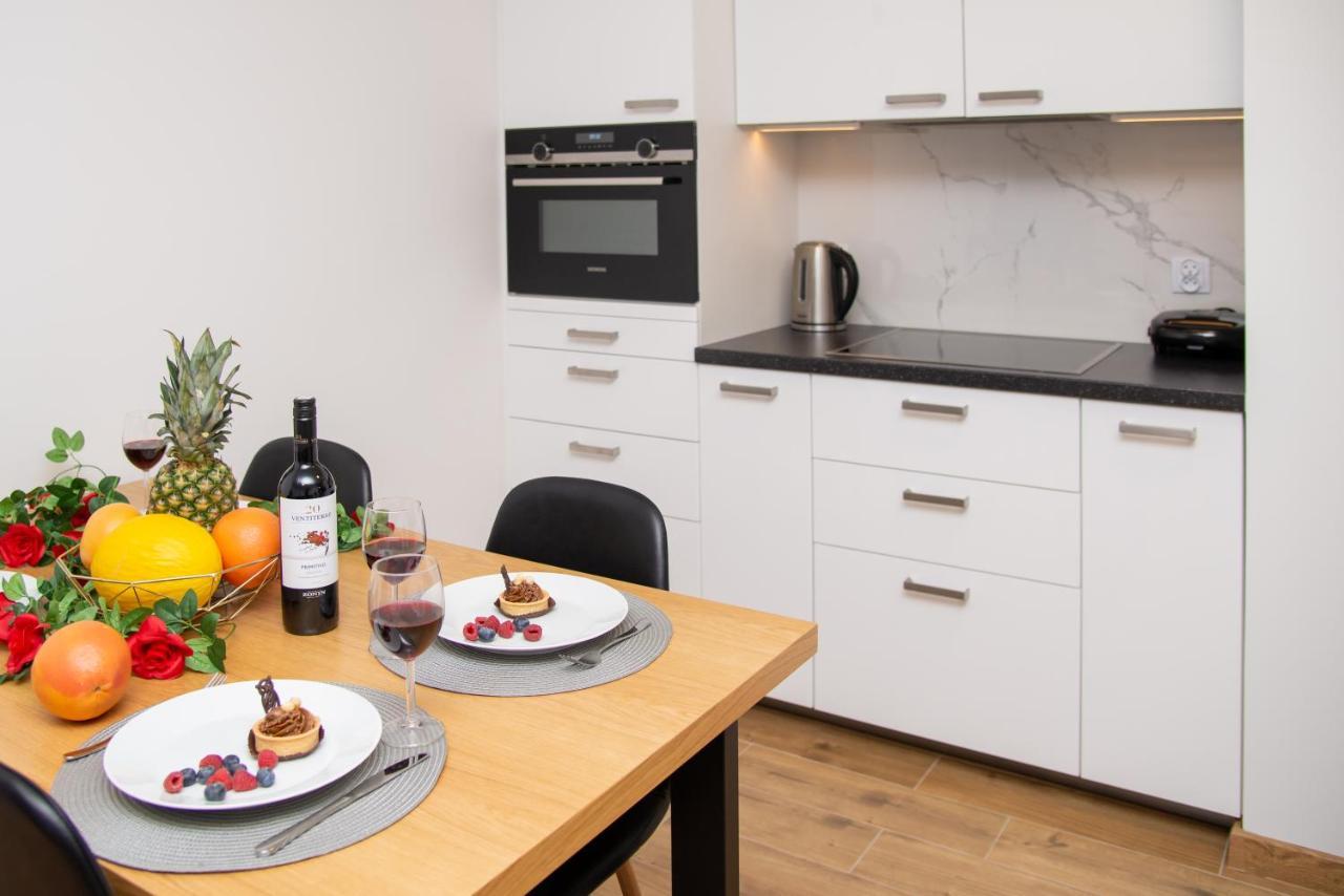 Maya'S Flats & Resorts 49 - Spacious 3 Rooms Apartment In Szafarnia Гданск Екстериор снимка