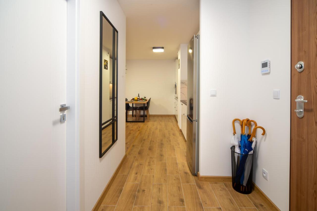 Maya'S Flats & Resorts 49 - Spacious 3 Rooms Apartment In Szafarnia Гданск Екстериор снимка